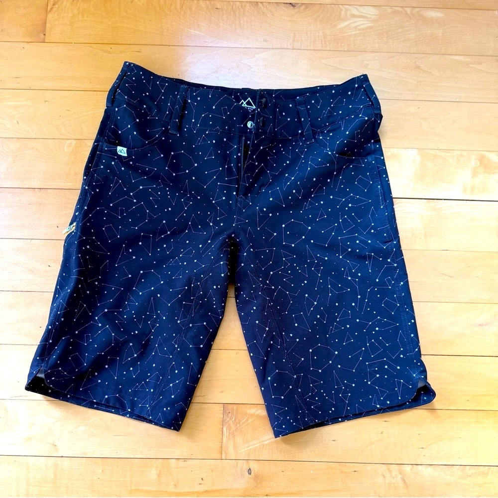 Wild Rye mountain bike shorts size 8